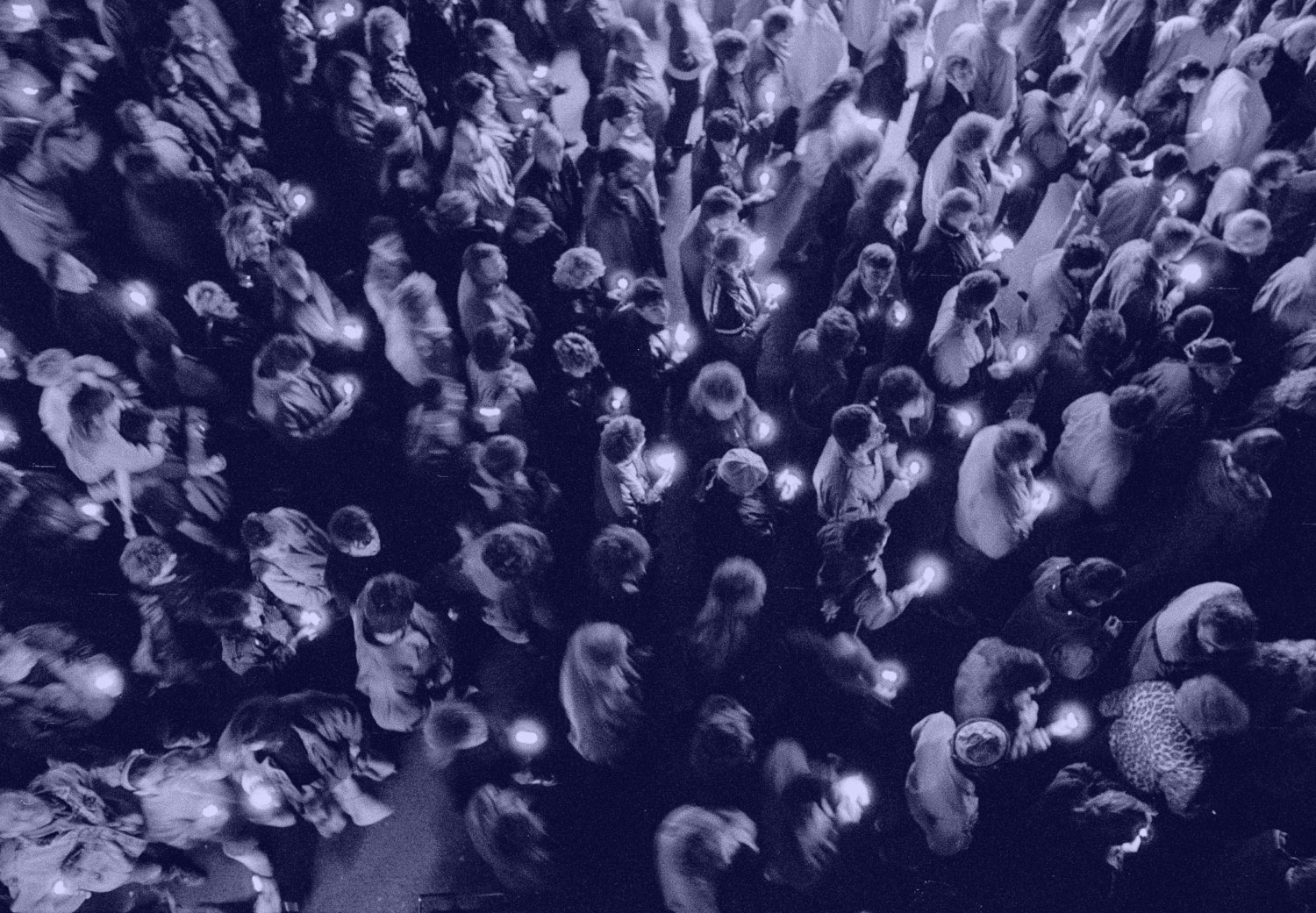 Demonstration während der friedlichen Revolution 1989. Menschenmasse von oben fotografiert.